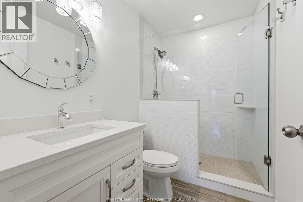 Modern main bathroom with glass shower